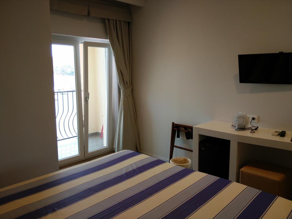 Hotel L'Approdo Porto Azzurro Kültér fotó