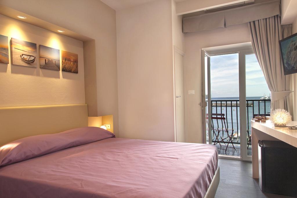 Hotel L'Approdo Porto Azzurro Szoba fotó